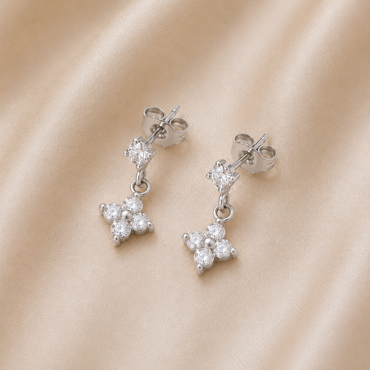 Paire de boucles d’oreilles trèfle zircon pendant Aylin