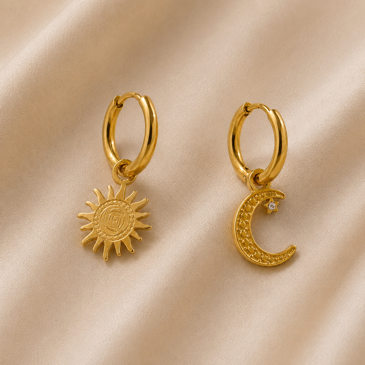 Paire de boucles d’oreilles asymétriques soleil et lune Astra