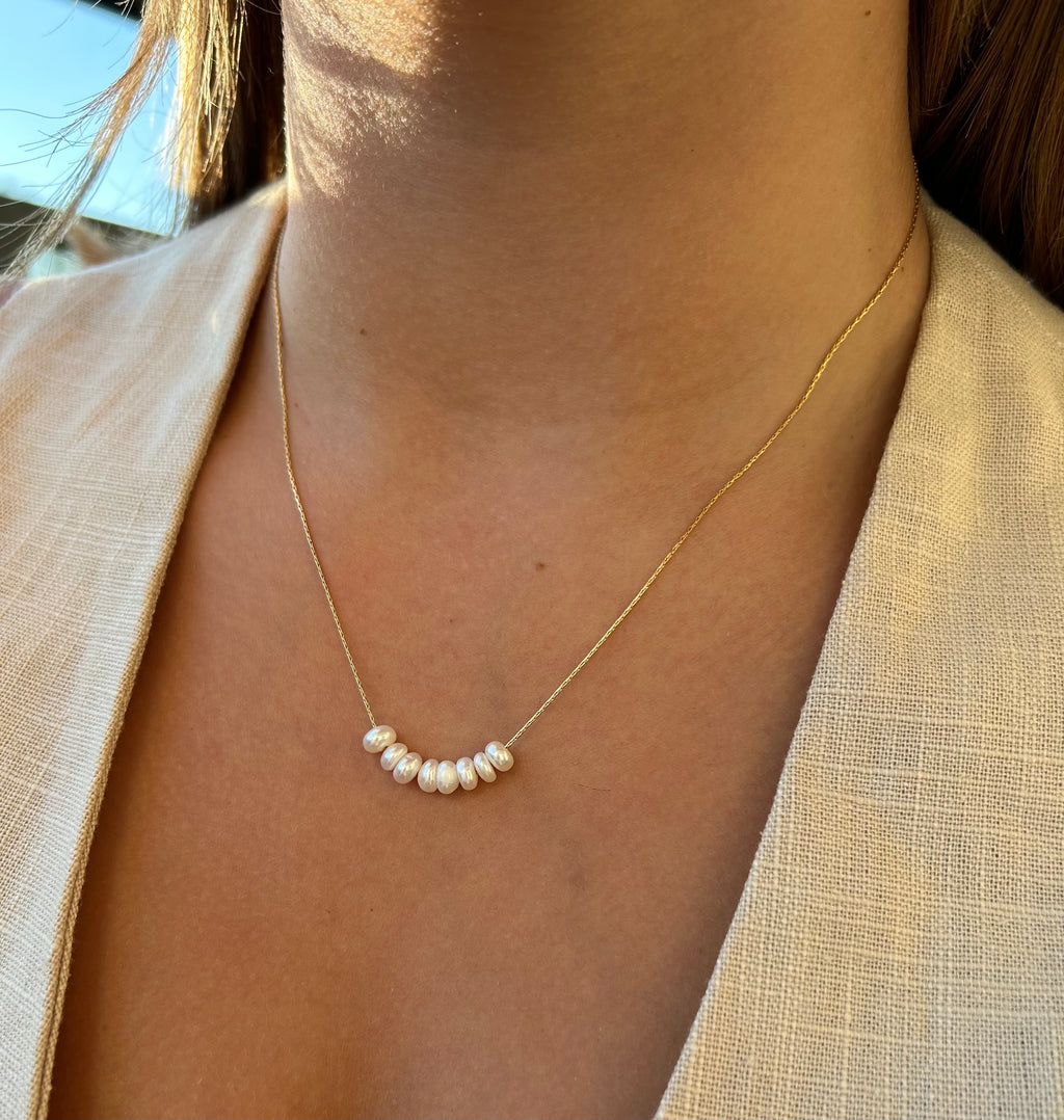 Collier chaîne fine perles d’eau douce Lyna