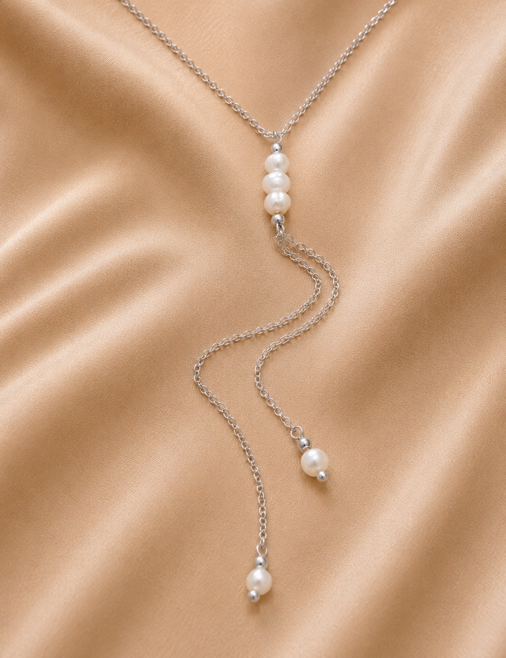Collier pendant de perles d’eau douce Dana