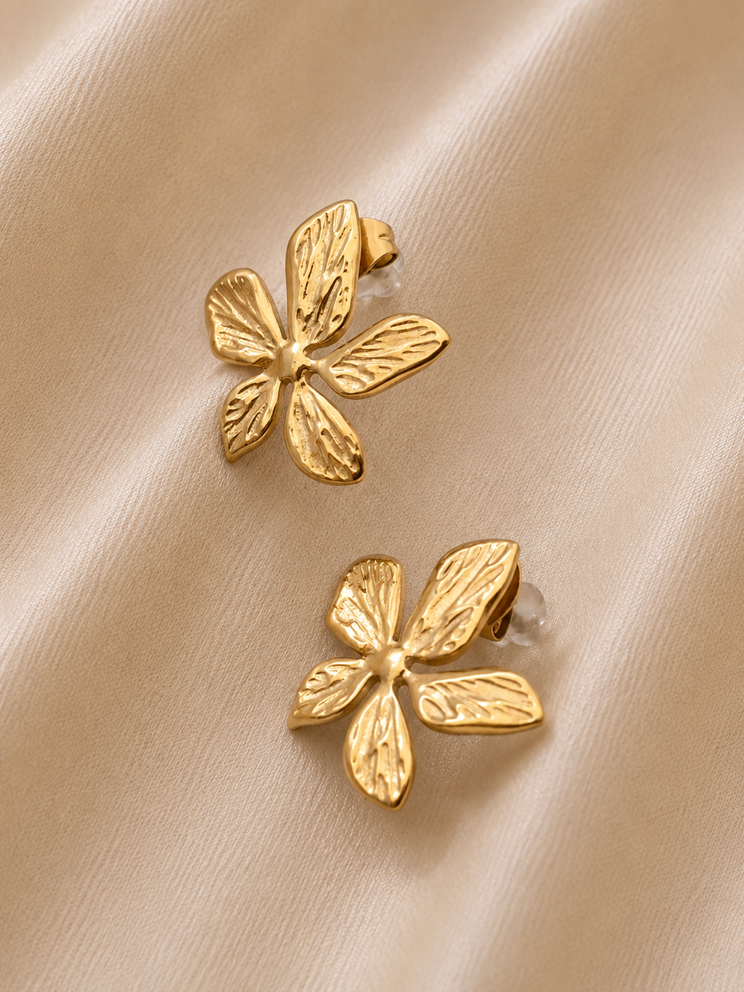 Paire de boucles d’oreilles petite fleur Flora