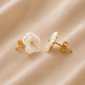 Paire de boucles d’oreilles fleur nacré Shelly